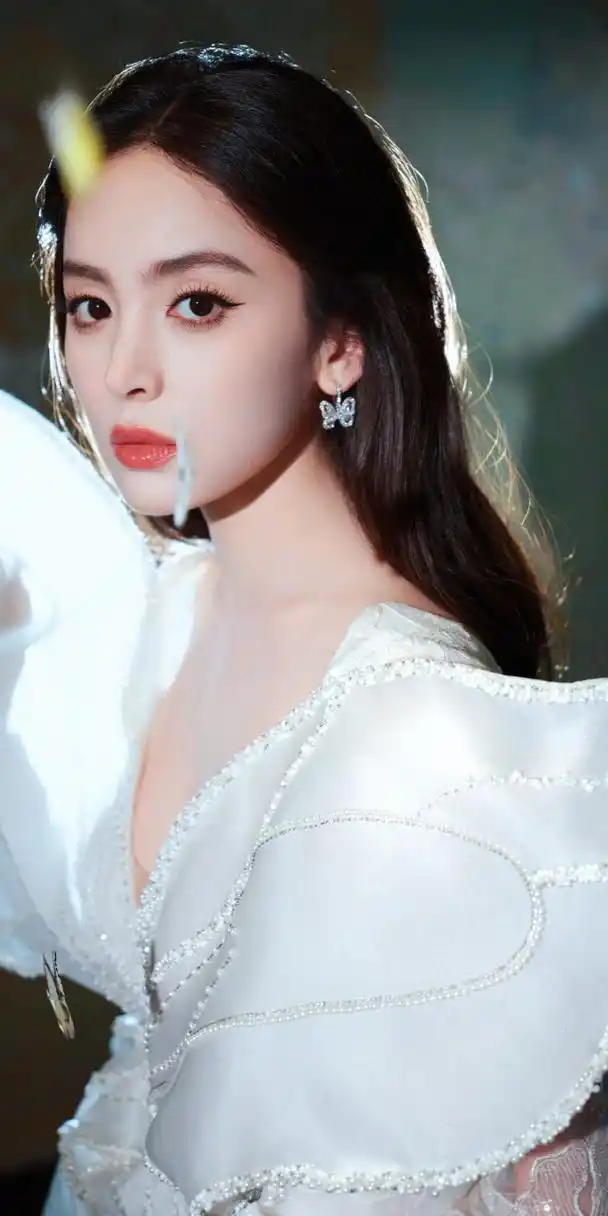 古力娜扎壁纸精选:与蝶共舞曼妙迷人 #古力娜扎