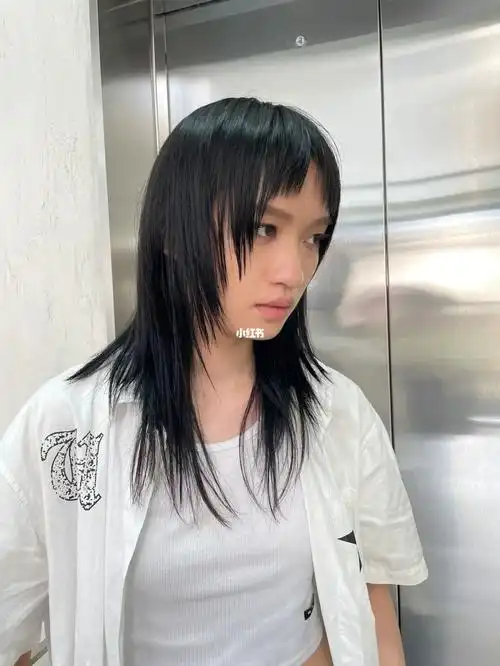 高层次碎发搭配超短刘海