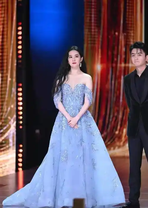 85后小花盛典较量刘亦菲白百合胖到不敢认杨幂热巴成最大赢家美呆了