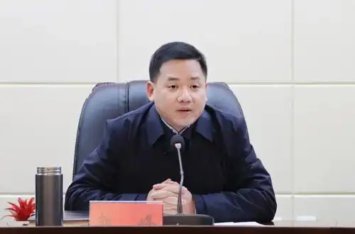 德兴市委书记郭峰主持召开招商引资和工业发展工作座谈会杨秀福出席