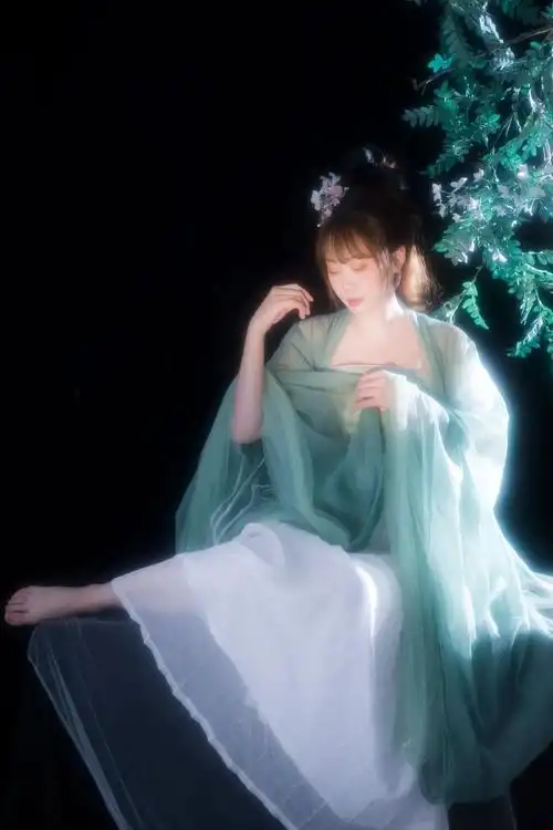 国风古韵 #古风 #仙气飘飘 #汉服 #惊鸿一瞥  那时候 - 抖音