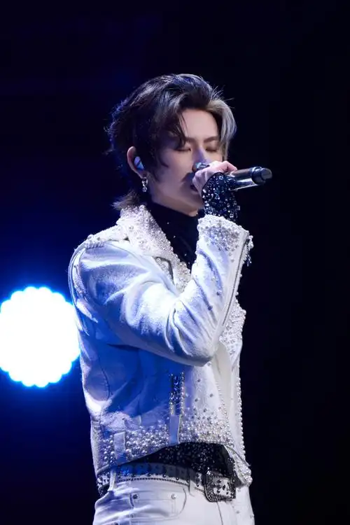 小鬼王琳凯超话@小鬼-王琳凯@郎朗二度合作,钢琴与流行实现完美融合