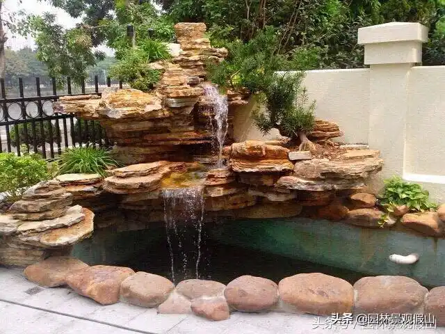 别墅庭院假山鱼池摆放位置风水讲究别墅庭院假山鱼池风水
