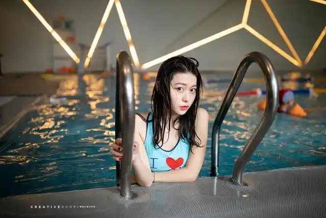 「飘逸作品」泳池女郎