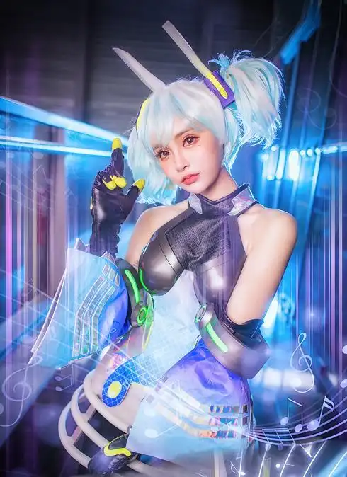 和平精英:美女还原游戏皮肤,火箭少女成火箭筒?另一个还原绝了