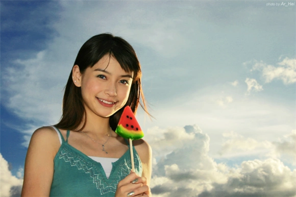 14岁,这个时候baby还没拔牙,也还没开始矫正牙齿,是有点婴儿肥.jpg.