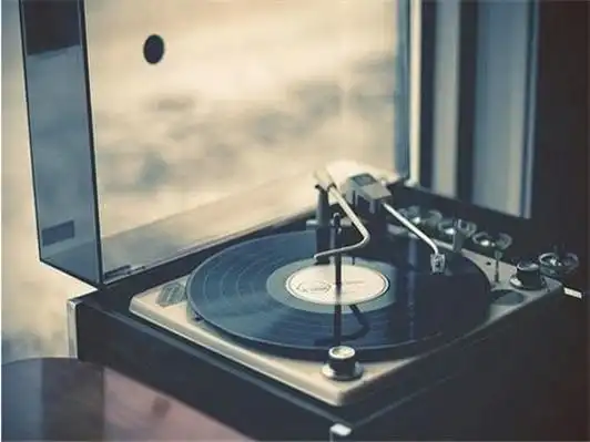 郝蕾翻唱《再回首》,听一遍再也忘不了