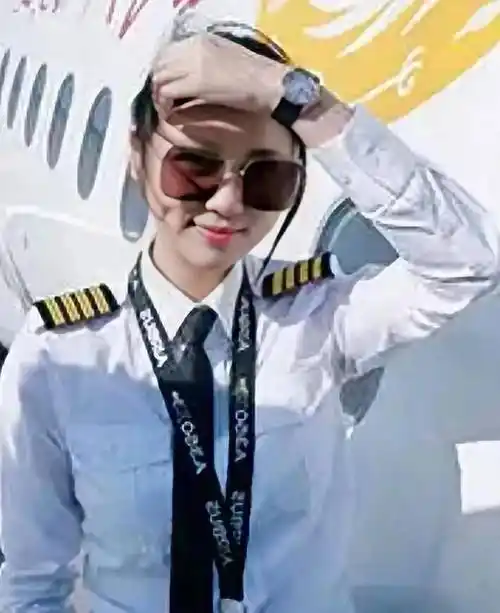 伍倩玉,26岁当机长,全球最年轻的机长_才华_美女_飞行