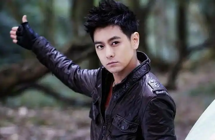 【一点资讯】林志颖回应参加《披荆斩棘》,晒出25年前帅气旧照,坦露车