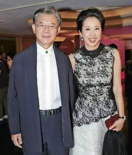 罗康瑞与朱玲玲有小孩没:罗康瑞跟糟糠之妻离婚(5)