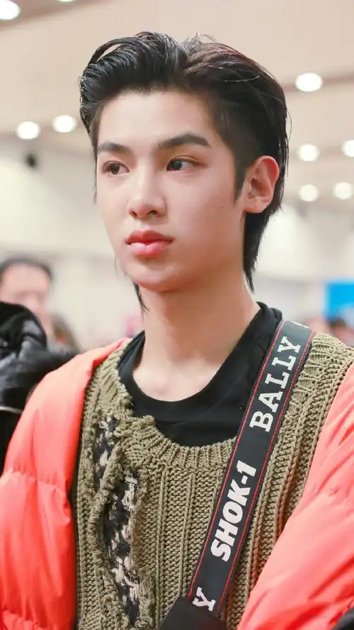 今日份的黄明昊小哥哥大背头一梳大佬范十足