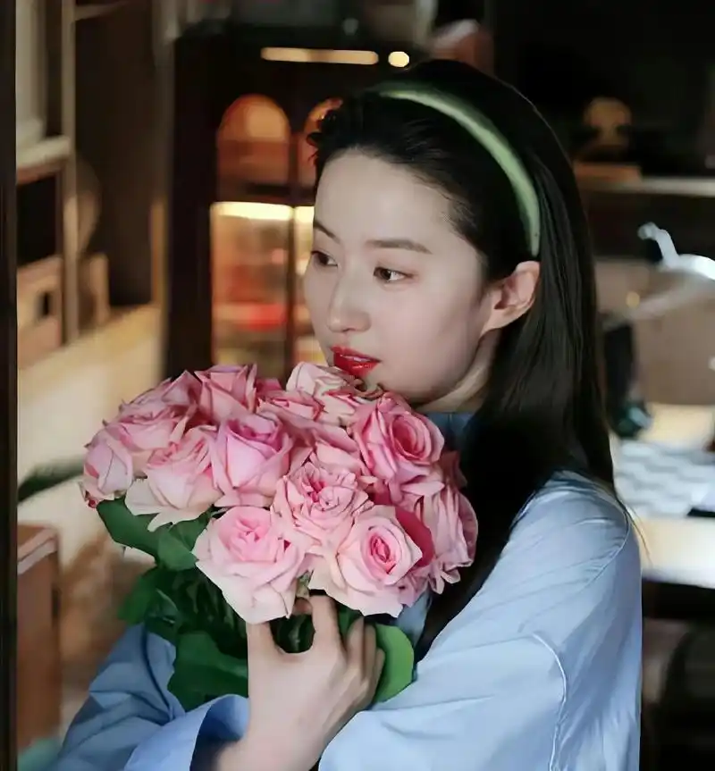刘亦菲捧花头像.