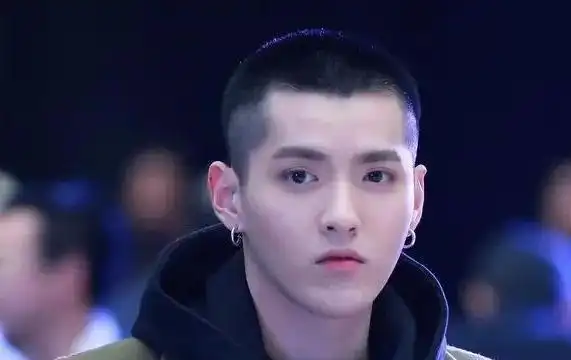 吴亦凡大胆剃圆寸,颜值经得起考验吗?网友:我们有一"面"之缘