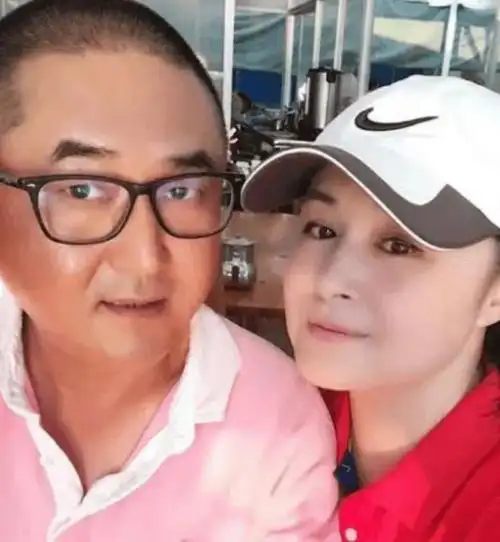 去世三年后,丈夫张学松的选择让人感动|演员|谢大脚|赵本山_网易订阅