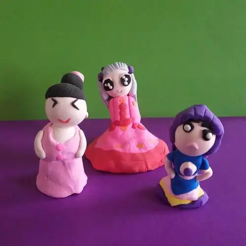 学生粘土手工作品系列(四)人物 写美篇欣赏制作课,同学们找一找哪件