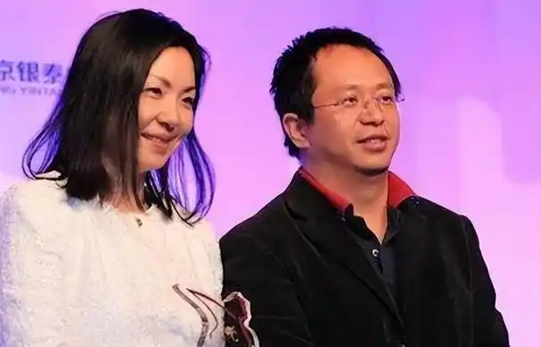 周鸿祎称巴黎奥运会会徽像鲁豫,网友纷纷赞同,陈鲁豫评论区炸锅