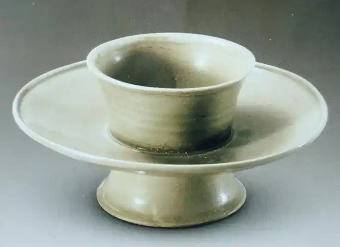 秘色瓷盏托     (康陵) 临安博物馆藏