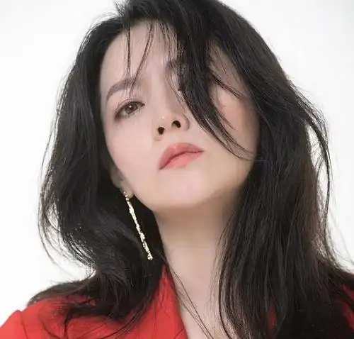 韩国第一古装美女李英爱48岁依然美得高雅大气女神范十足