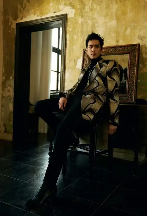 2023#微博视界大会#暨微光盛典,一会儿见!@张若昀