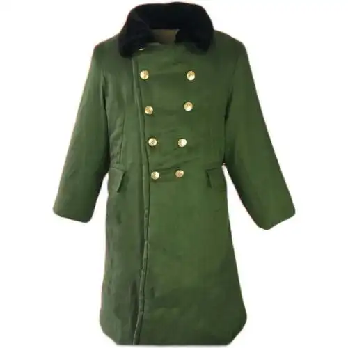 中国军大衣风靡海外穿后直接不想脱老外东方的时尚战袍