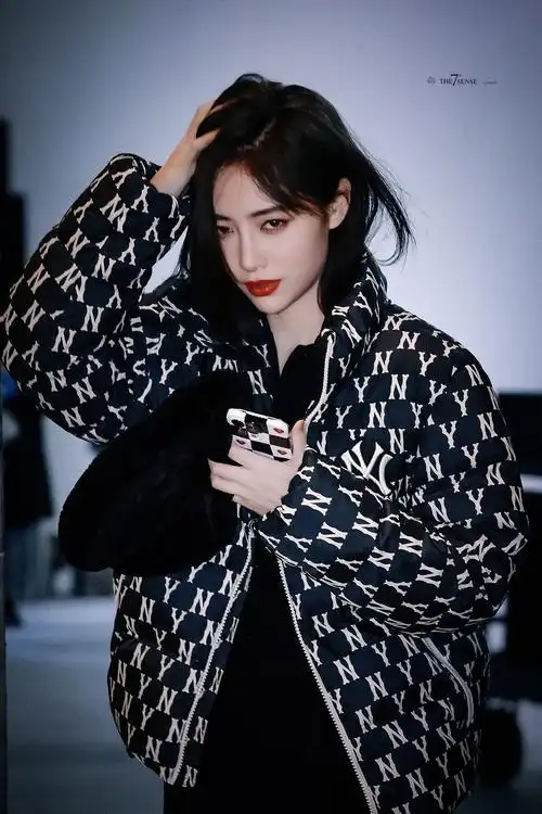 许佳琪下班饭拍图酷a眼神鲨女王kiki