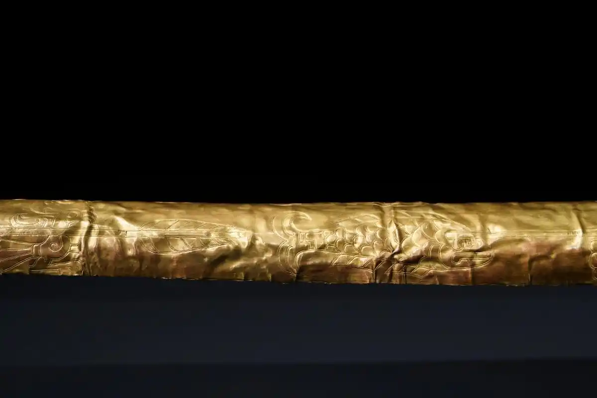 三星堆文物|金杖(纹饰全图细节) 三星堆金杖是1986年于四川省广汉市