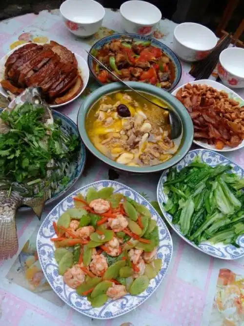 今天我生日给自己做了一桌菜犒劳自己一下.