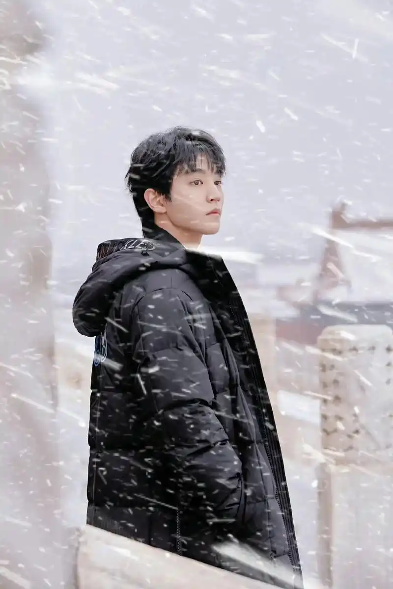 王俊凯 #王俊凯堆雪人 @抖音 - 抖音