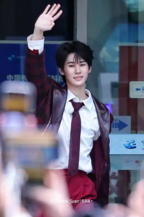 张真源美式男高造型