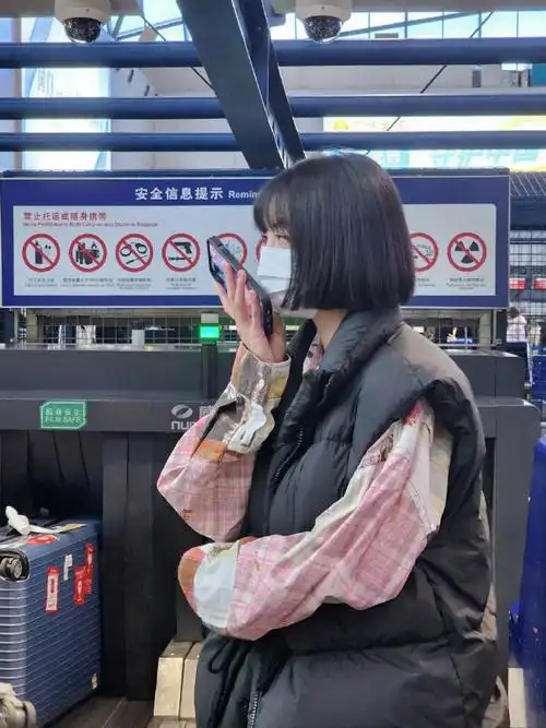 李溪芮粉丝也拍到李溪芮北京飞长沙的机场图了,这是报名最快的一次吧