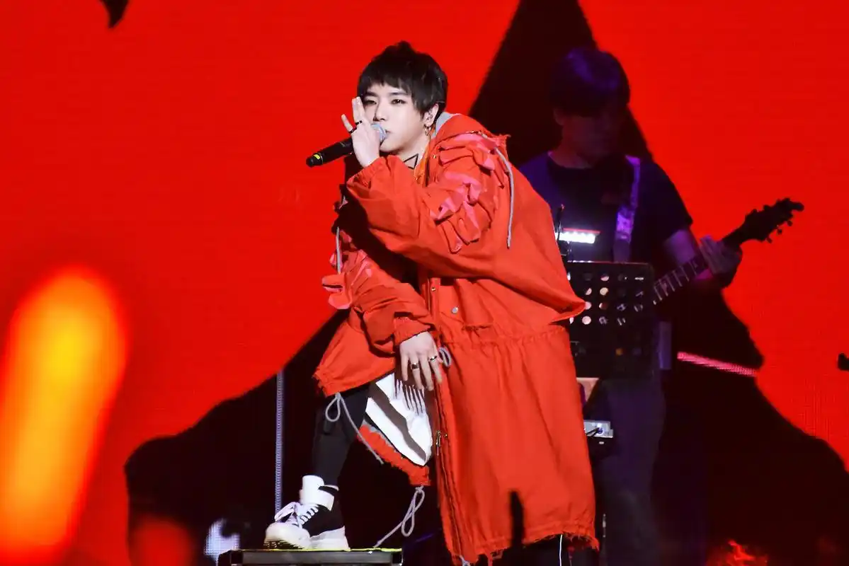 2020华晨宇大连演唱会我们春暖花开见