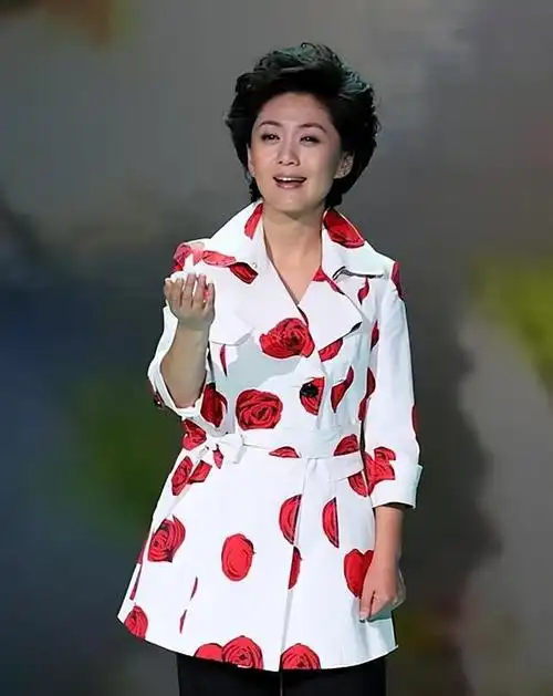 央视主持人海霞生活中的好女儿好妻子与科学家丈夫携手23年