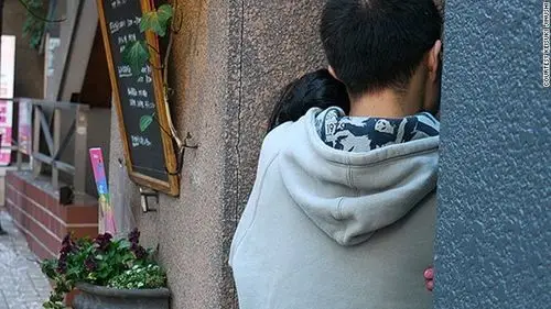 假装有女友自拍照,让人心酸的屌丝