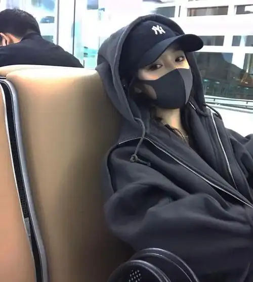 酷酷的,戴口罩的美女小姐姐旅行头像图片