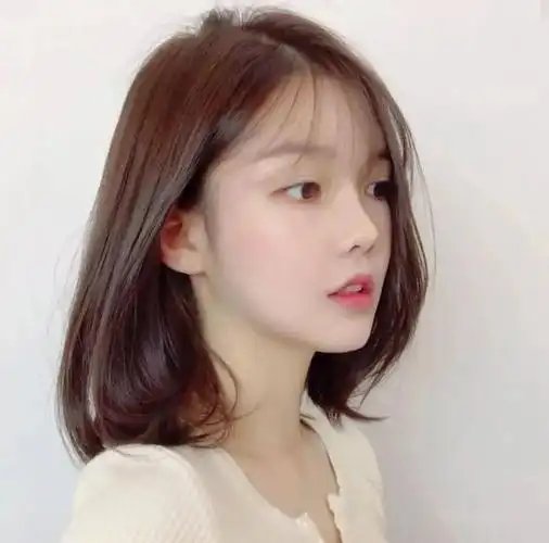 网红气垫烫发型简单好看不显老