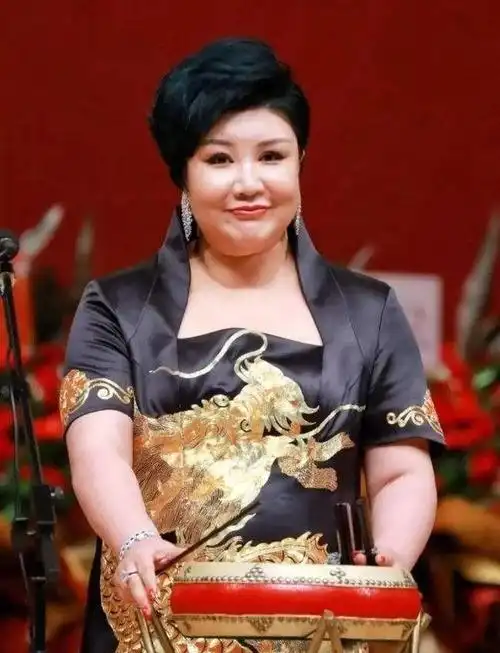 郭德纲为妻子王惠庆生鸿案鹿车成秀恩爱天花板众徒弟画风迥异