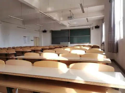 大学教室图片