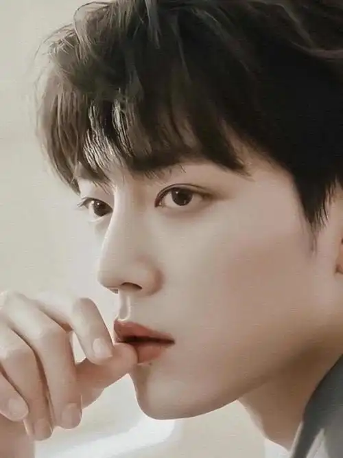 肖战  "怼脸照",五官被放大,有颜就是可以为所欲为!