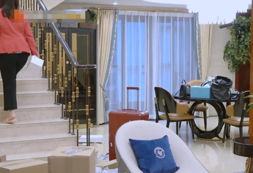 原创李湘在长沙给爸妈买的房子屋内装修和设计看出她有没有说谎