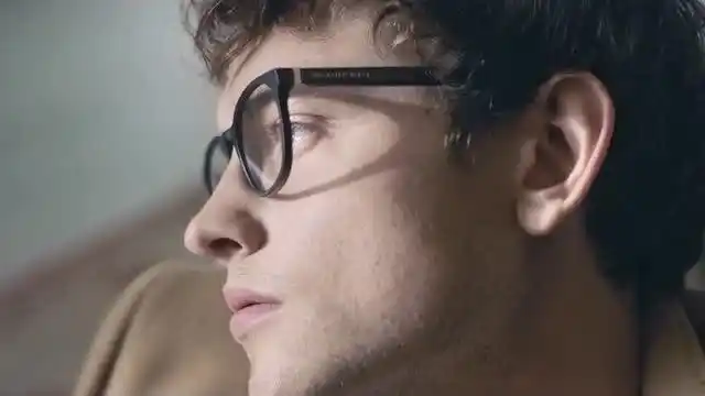 josh whitehouse演绎眼镜系列