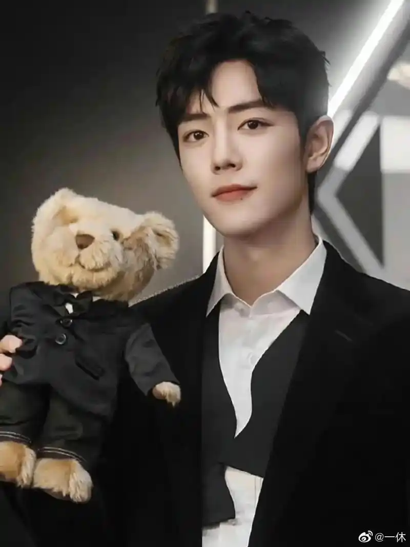 肖战,#超级想见的人 愿你眼里有光,笑里坦荡;愿你处事无虑 - 抖音