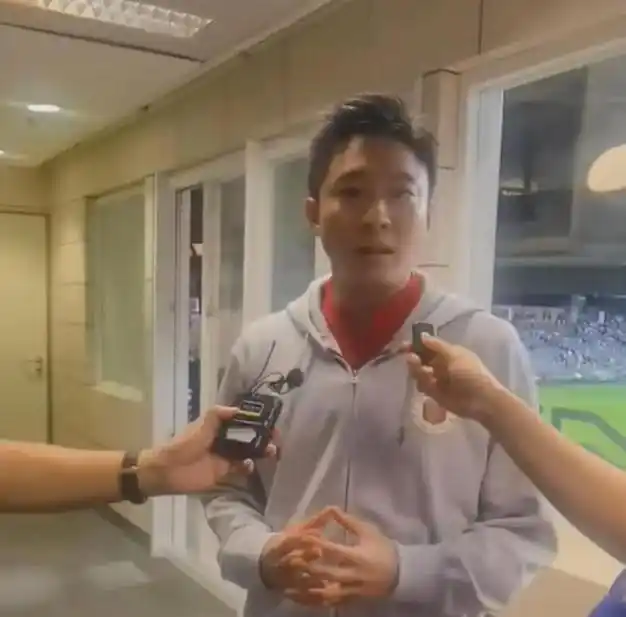 苗侨伟黄日华参加足球赛霍启山设宴招待众星霍启刚给弟弟撑场