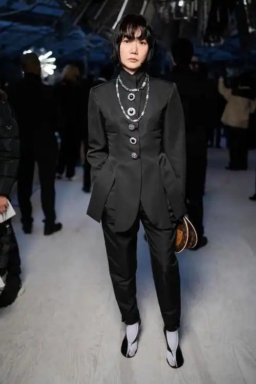 开聊时装周路易威登十年踪迹直抵繁星