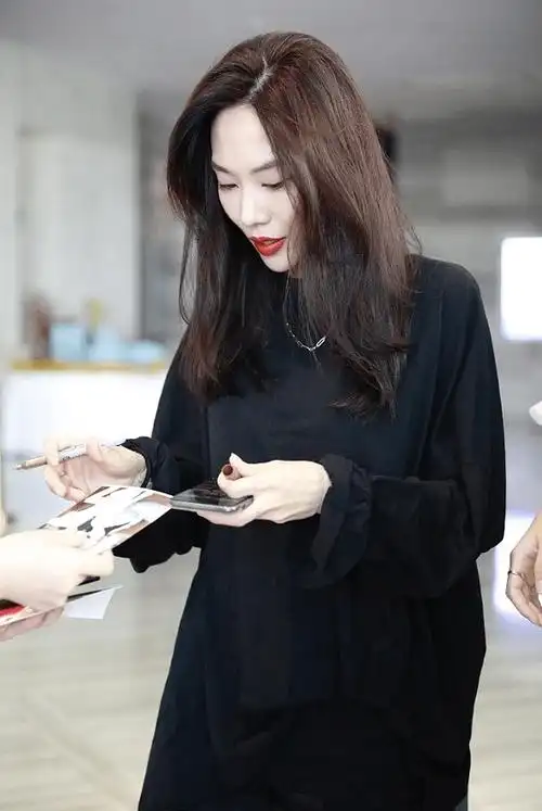 孟佳王霏霏这闺蜜装太可了两人合体气质感爆棚照着穿准没错