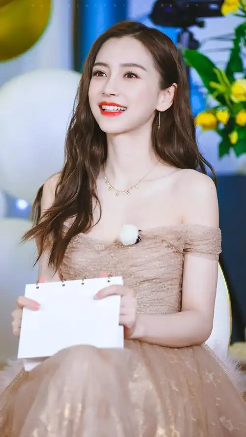 杨颖(angelababy),1989年2月28日出生于上海市,华语影视女演员,时尚