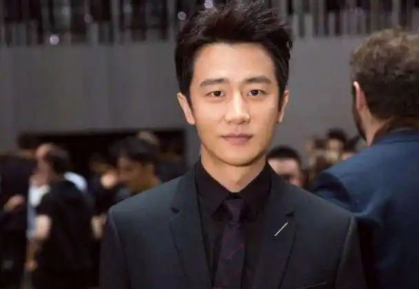 当红演员黄轩称自己恐惧婚姻,担心找不到老婆,得知