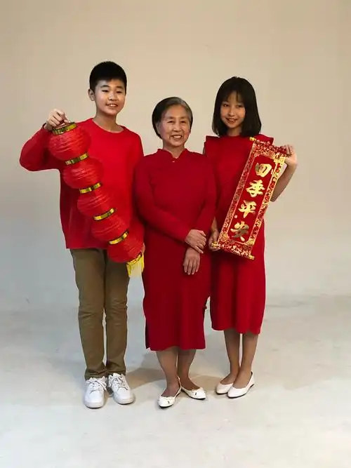 吉大力旺实验学校七年四班杨依霖亲子实践活动——全家福背后的故事