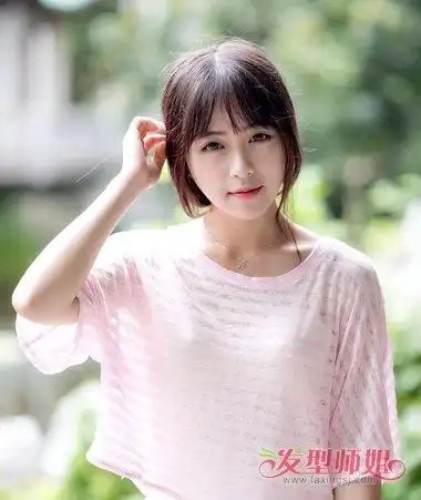 齐刘海可爱型扎法 最新齐刘海扎头方法(4)