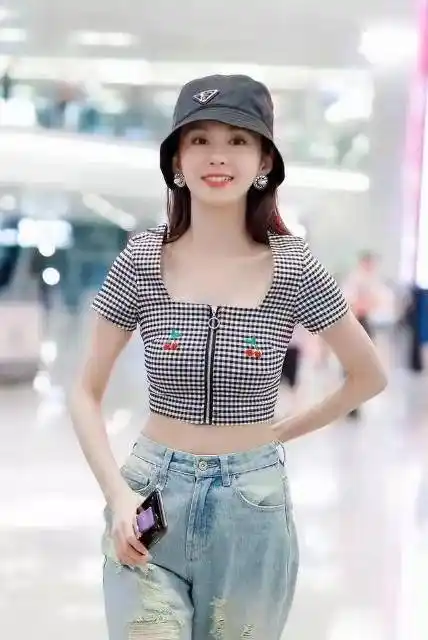 古力娜扎大胆挑战扣环上衣,这微秀事业线太惊艳,女生看了都羡慕_设计