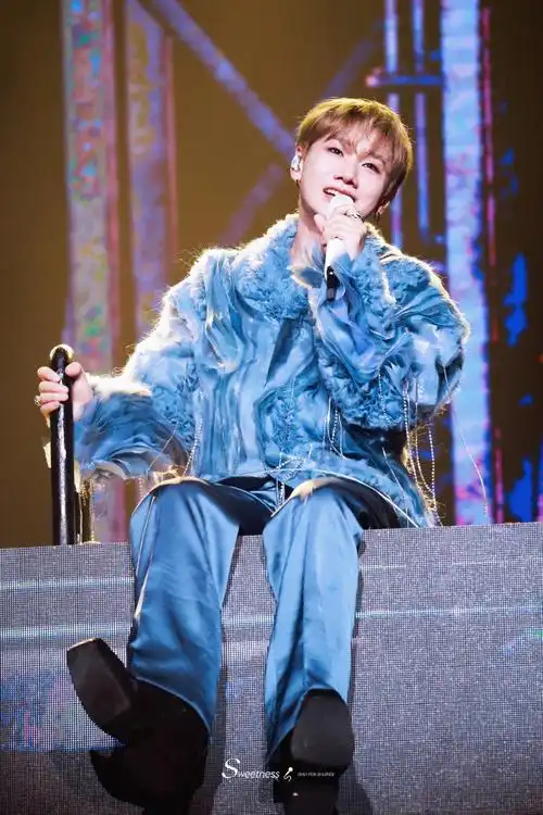 27  世纪派对武汉站这该死的帅气#汪苏泷武汉演唱会##汪苏泷2023世纪